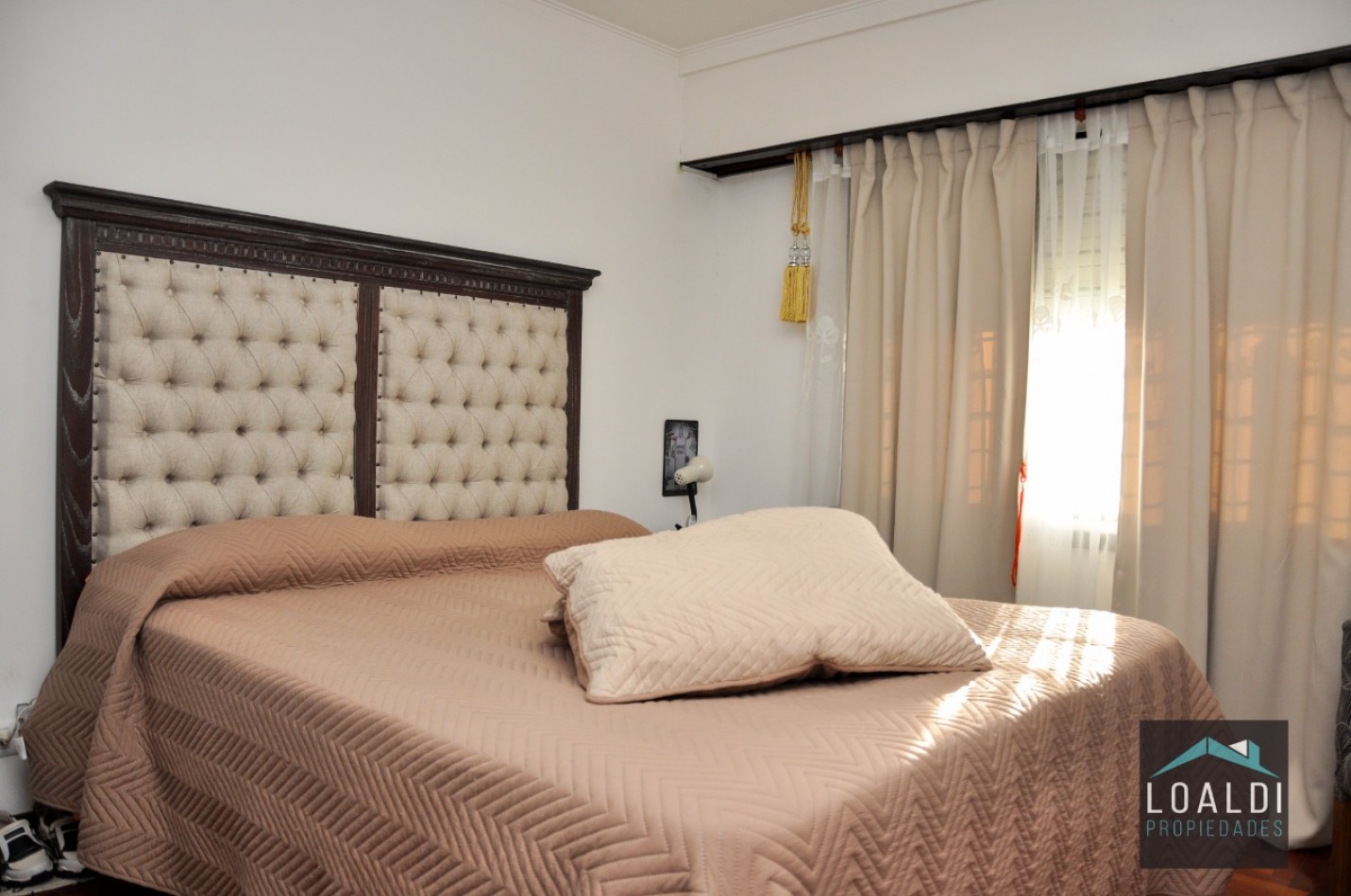 CASA EN VENTA - BARRIO SAN CARLOS - 5 AMBIENTES
