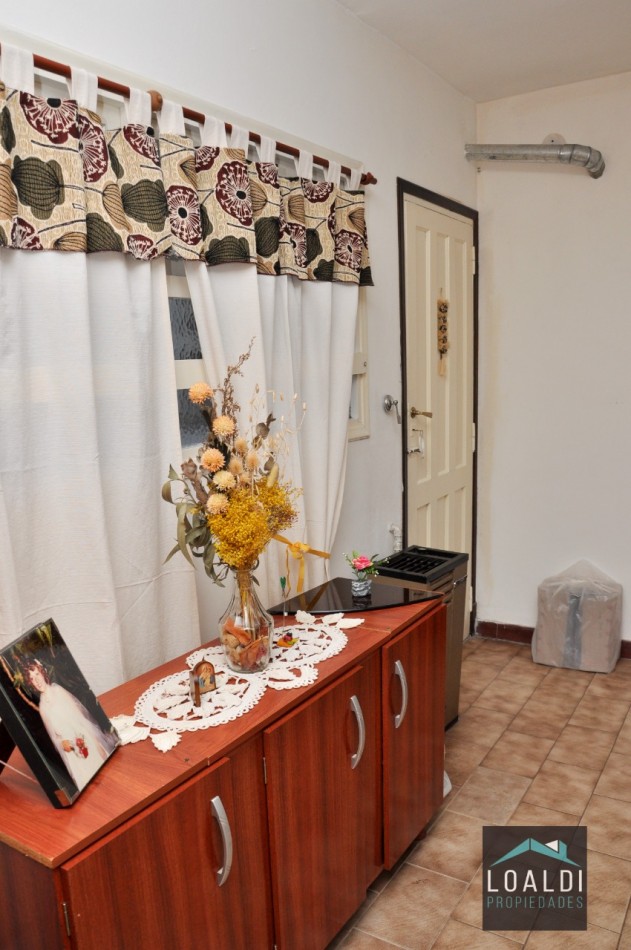 CASA EN VENTA - BARRIO SAN CARLOS - 5 AMBIENTES