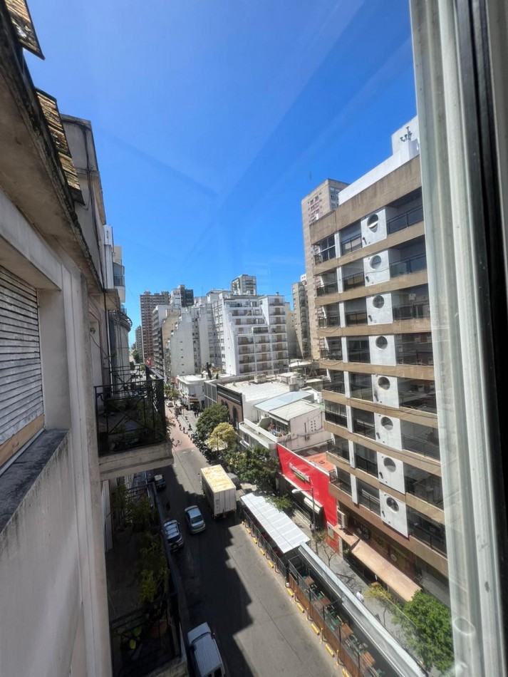 DEPARTAMENTO EN VENTA - 3 AMBIENTES - BALCON AL FRENTE - CENTRO