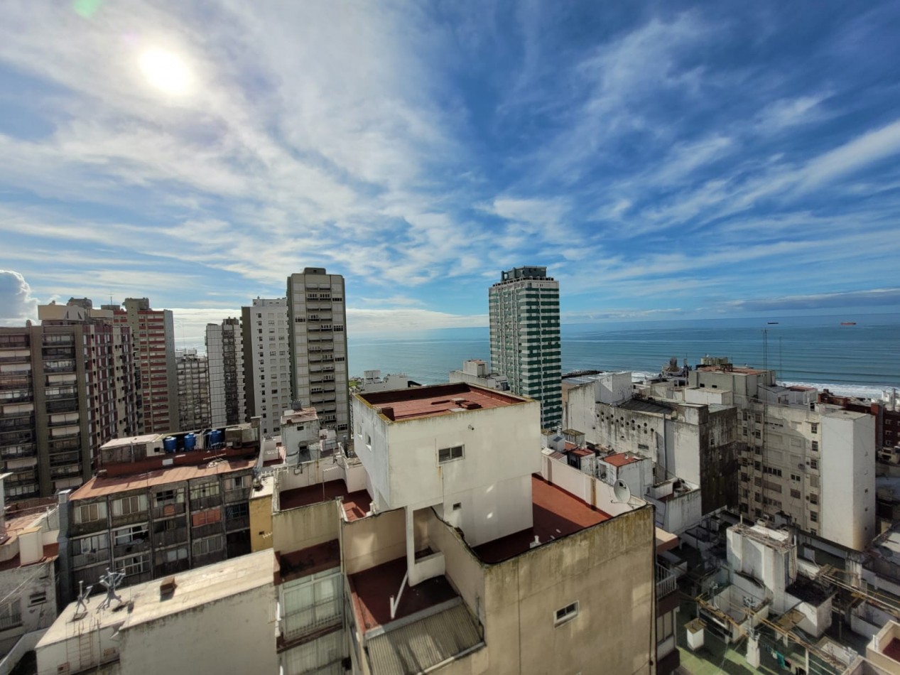 VENTA - DEPTO. DOS AMBIENTES CON DEPENDENCIA - VISTA AL MAR - RECICLADO