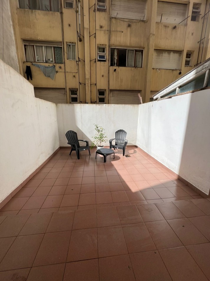 venta 1 ambiente dividido con patio y cochera