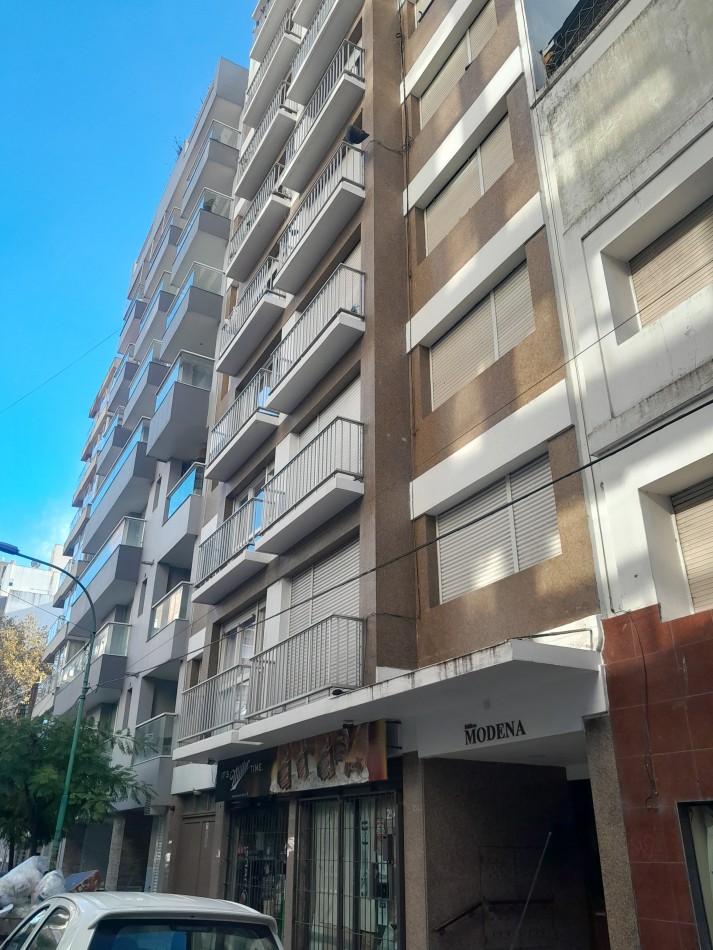 VENTA - DEPTO TRES AMBIENTES - AL FRENTE CON BALCON - MACROCENTRO