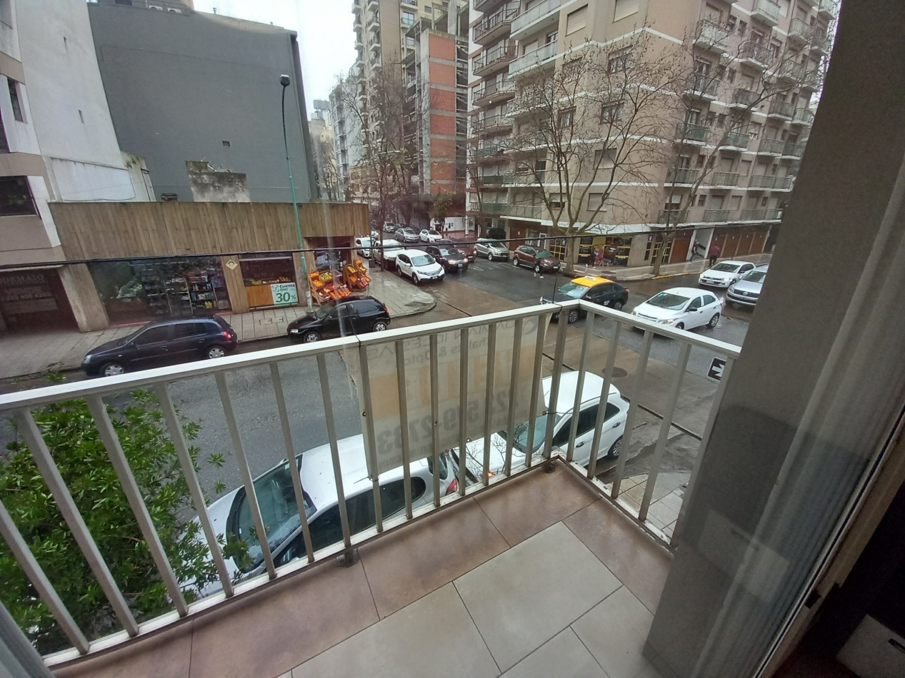 VENTA - DOS AMBIENTES - FRENTE - CON BALCON 