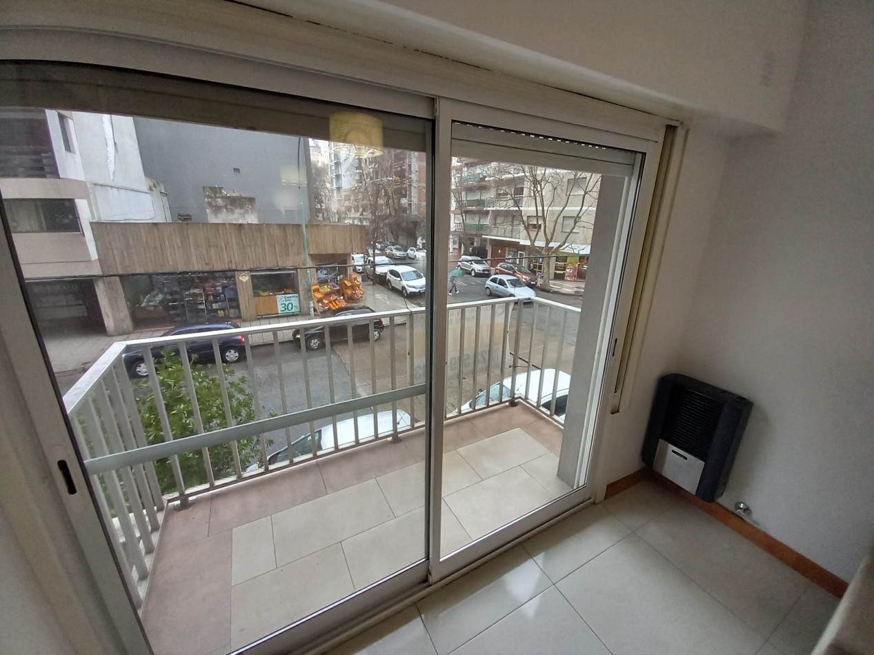 VENTA - DOS AMBIENTES - FRENTE - CON BALCON 