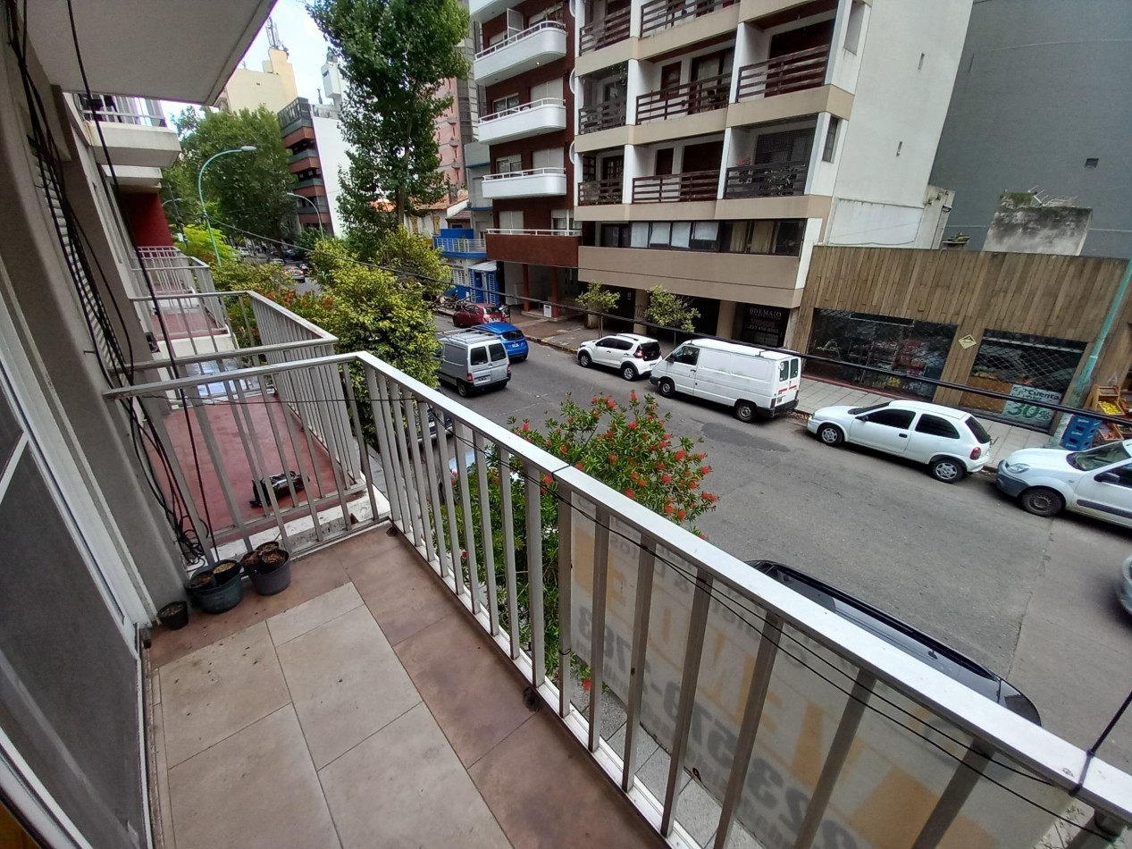 VENTA - DOS AMBIENTES - FRENTE - CON BALCON 