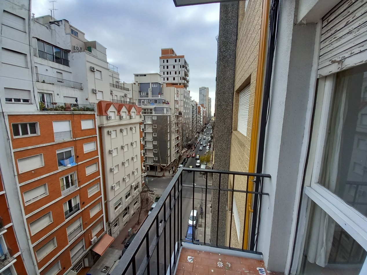 VENTA - DEPTO UN AMBIENTE - BALCON A LA CALLE - CENTRO