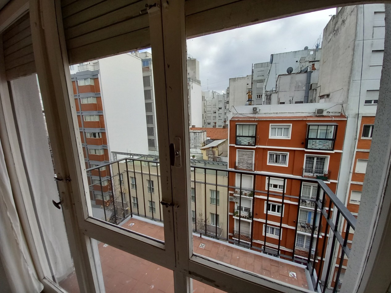 VENTA - DEPTO UN AMBIENTE - BALCON A LA CALLE - CENTRO