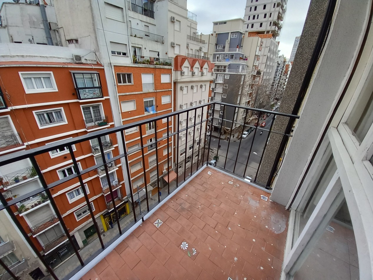 VENTA - DEPTO UN AMBIENTE - BALCON A LA CALLE - CENTRO