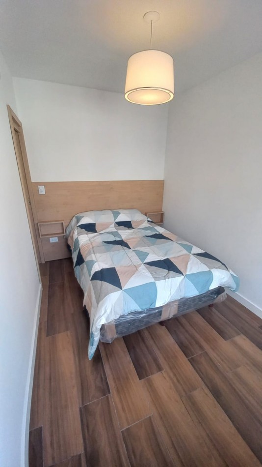 VENTA - DEPTO DOS AMBIENTES - RECICLADO - BALCON - CENTRO