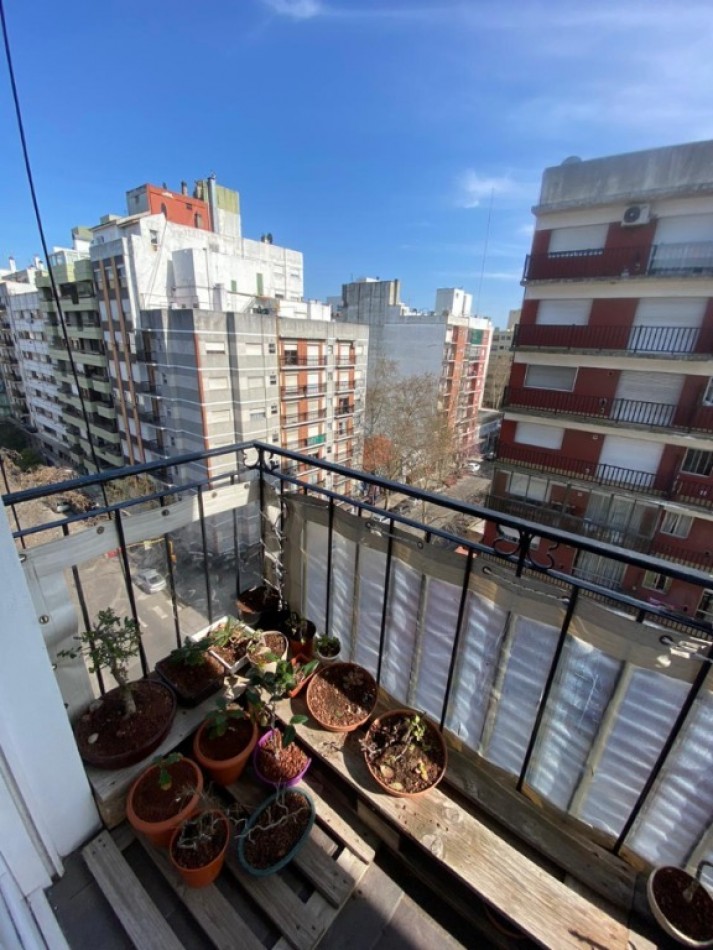 VENTA - SEMIPISO - FRENTE -  BALCON