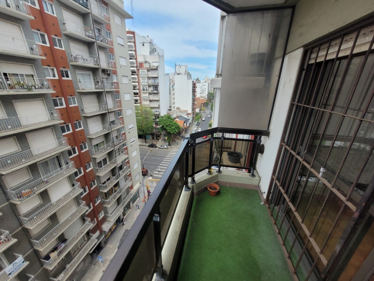 VENTA - SEMIPISO AL FRENTE CON BALCON - PLAZA MITRE