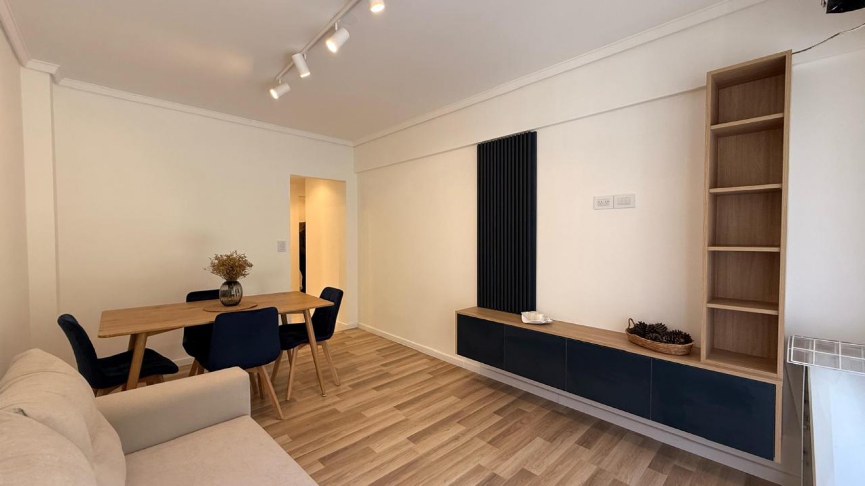 VENTA - DEPTO DOS AMBIENTES - FRENTE - BALCON