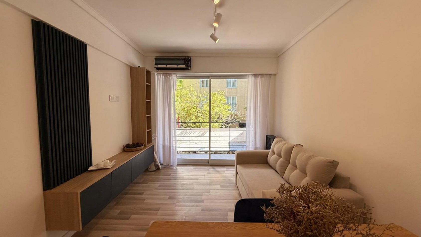 VENTA - DEPTO DOS AMBIENTES - FRENTE - BALCON