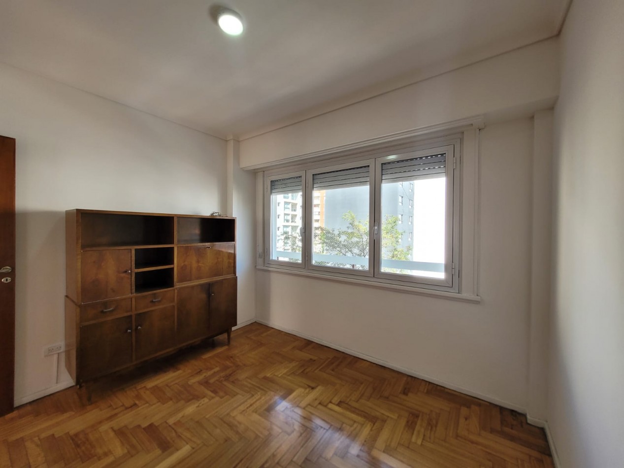 VENTA - PISO TRES AMBIENTES - BALCON - CENTRO