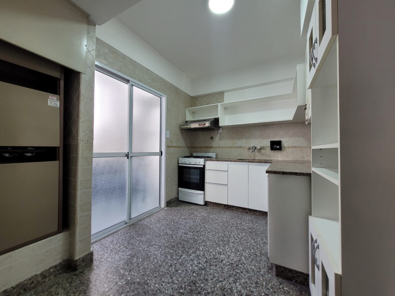 VENTA - PISO TRES AMBIENTES - BALCON - CENTRO