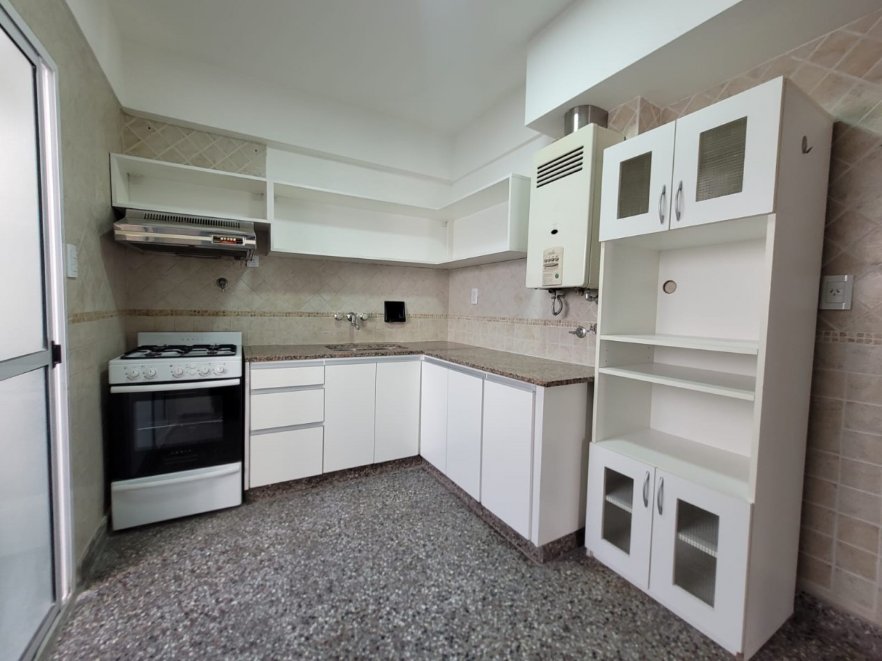 VENTA - PISO TRES AMBIENTES - BALCON - CENTRO