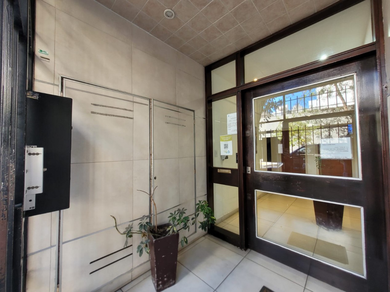 VENTA - PISO TRES AMBIENTES - BALCON - CENTRO
