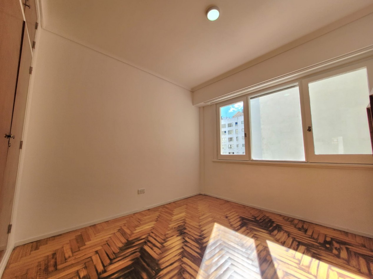 VENTA - PISO TRES AMBIENTES - BALCON - CENTRO