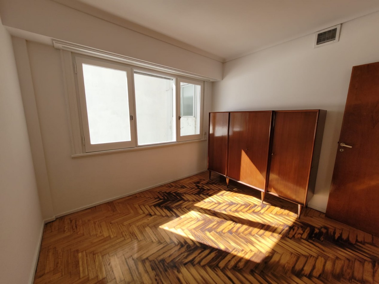VENTA - PISO TRES AMBIENTES - BALCON - CENTRO