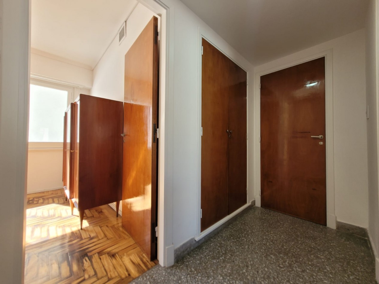 VENTA - PISO TRES AMBIENTES - BALCON - CENTRO