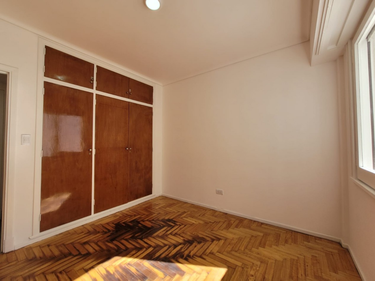 VENTA - PISO TRES AMBIENTES - BALCON - CENTRO