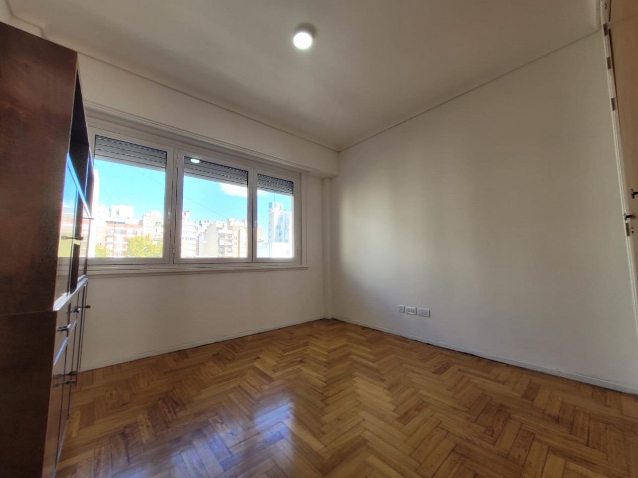 VENTA - PISO TRES AMBIENTES - BALCON - CENTRO