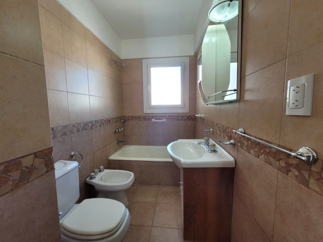 VENTA - PISO TRES AMBIENTES - BALCON - CENTRO