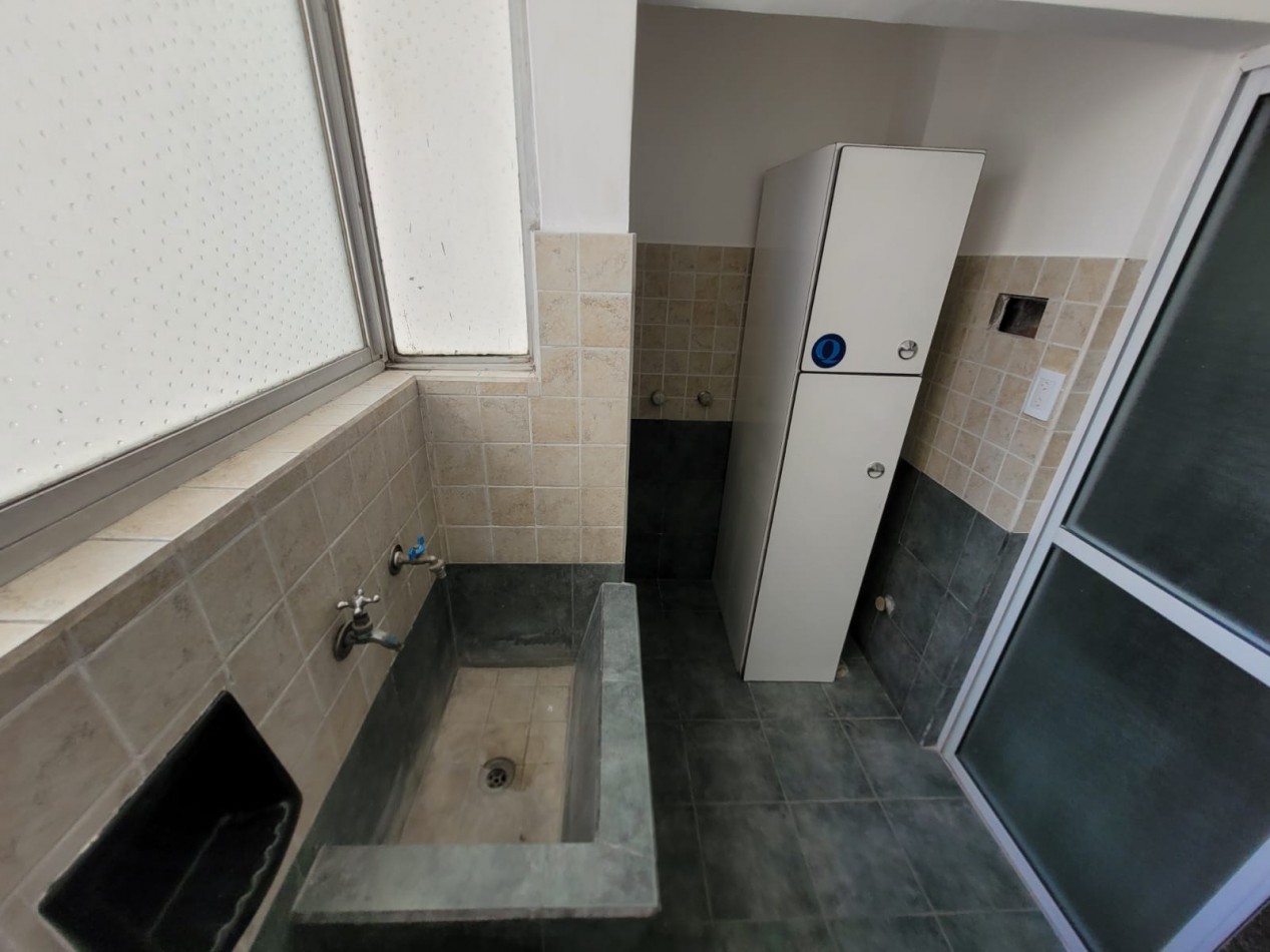 VENTA - PISO TRES AMBIENTES - BALCON - CENTRO