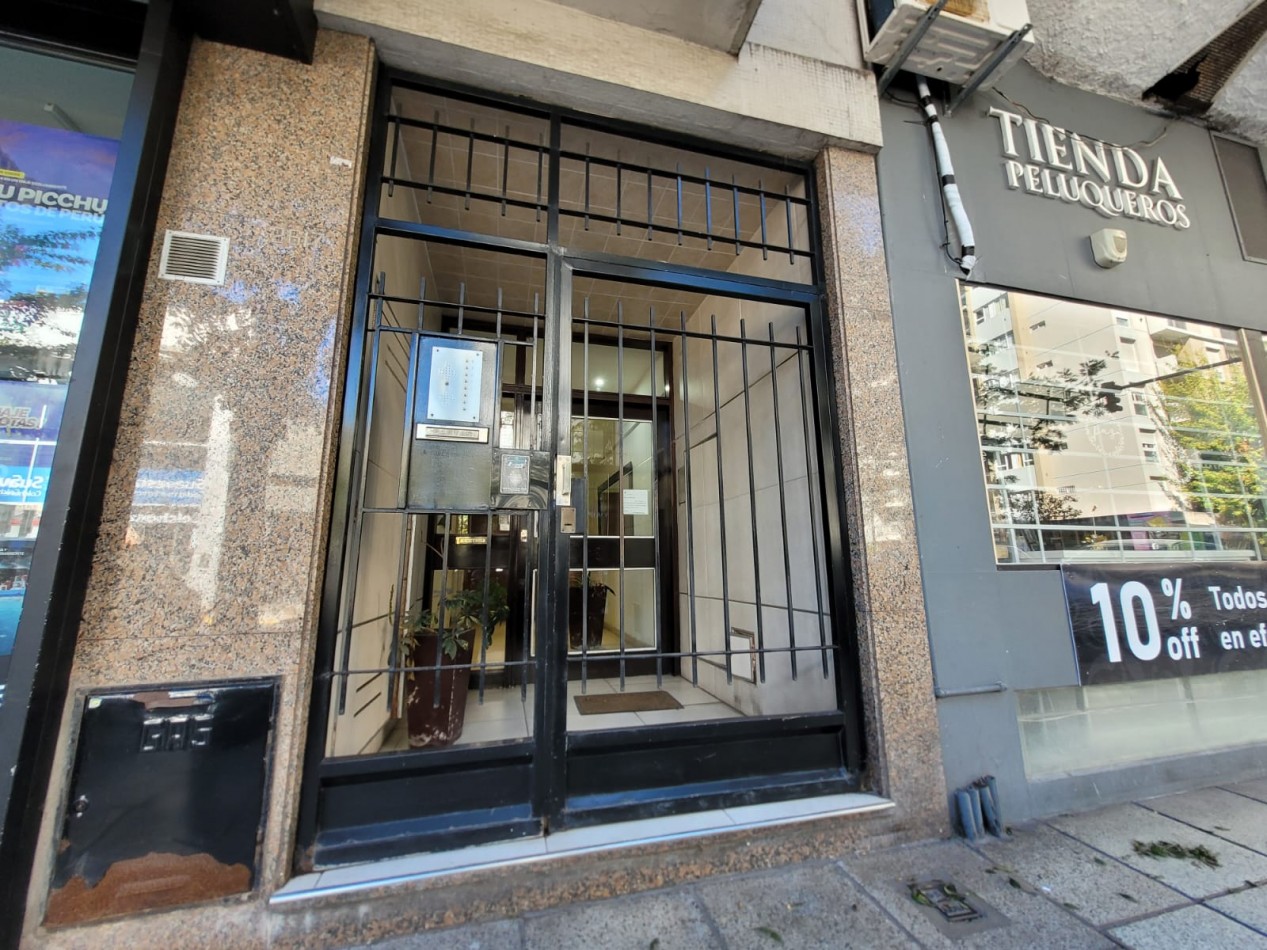 VENTA - PISO TRES AMBIENTES - BALCON - CENTRO