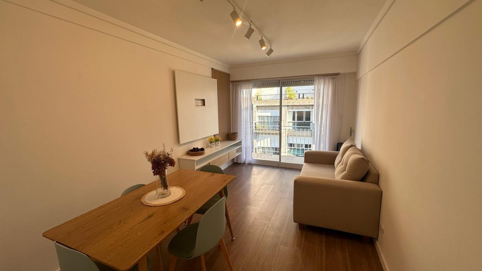 VENTA - DEPTO DOS AMBIENTES - BALCON - AL FRENTE