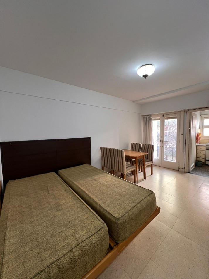 VENTA - DEPTO UN AMBIENTE - FRENTE - BALCON