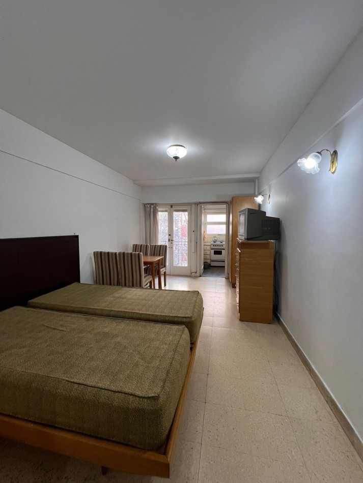 VENTA - DEPTO UN AMBIENTE - FRENTE - BALCON