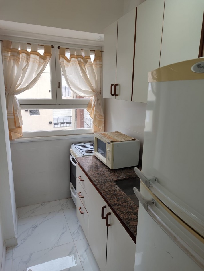 VENTA - DEPTO DOS AMBIENTES - FRENTE - CENTRO