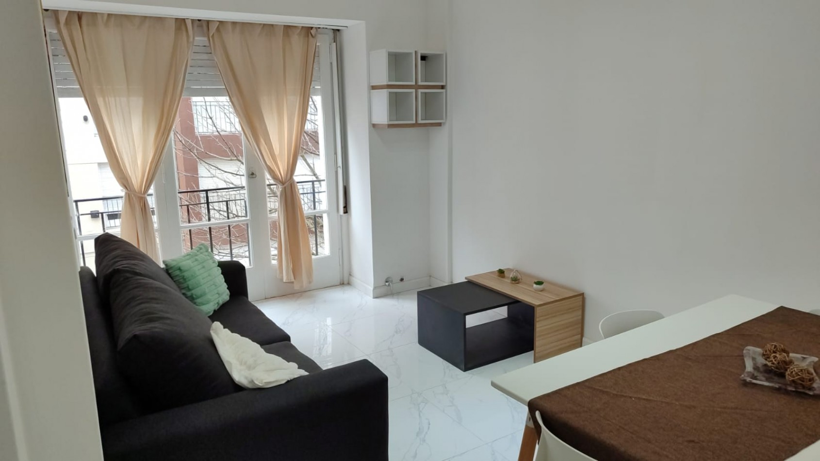 VENTA - DEPTO DOS AMBIENTES - FRENTE - CENTRO