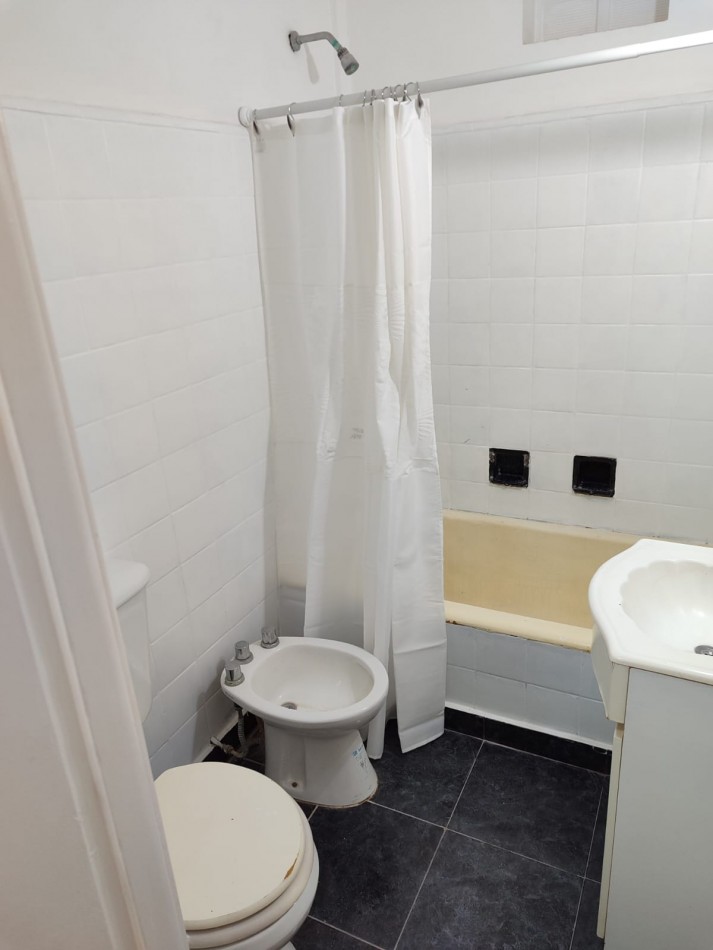 VENTA - DEPTO DOS AMBIENTES - FRENTE - CENTRO