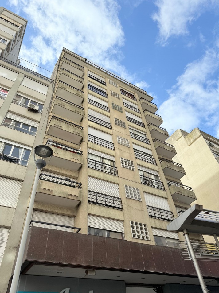 VENTA - DEPTO DOS AMBIENTES - CENTRO - BALCON