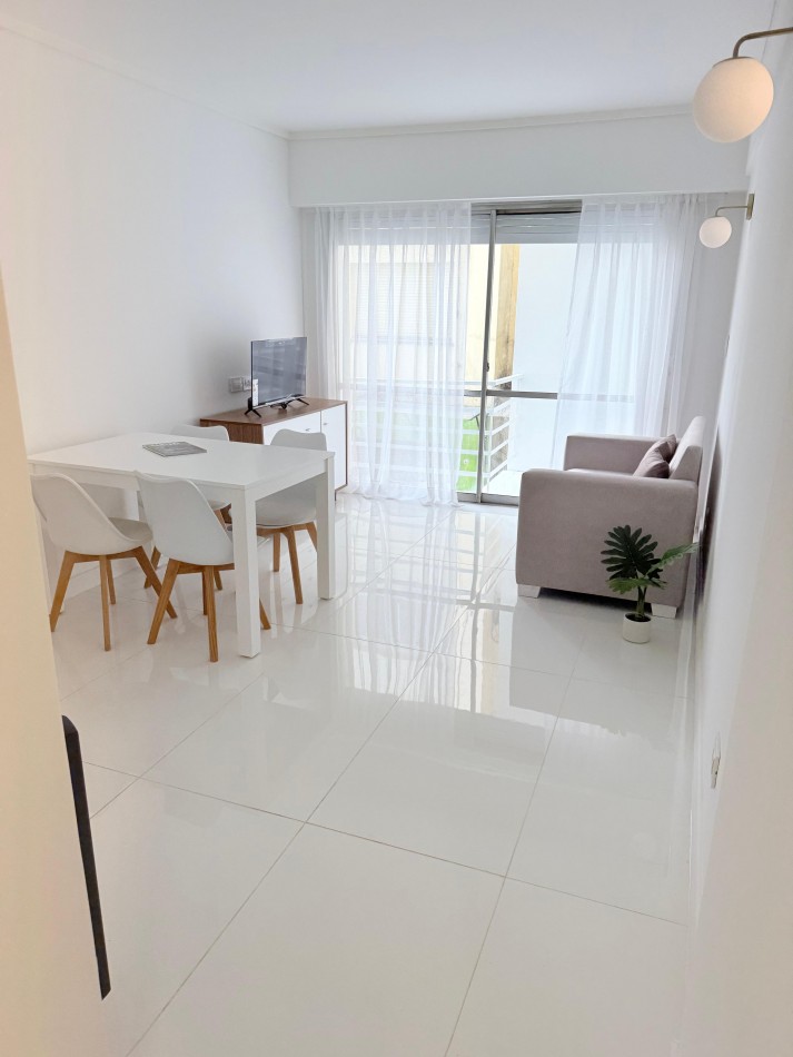 VENTA - DEPTO DOS AMBIENTES - CENTRO - BALCON