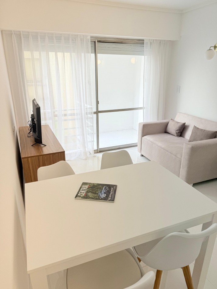 VENTA - DEPTO DOS AMBIENTES - CENTRO - BALCON