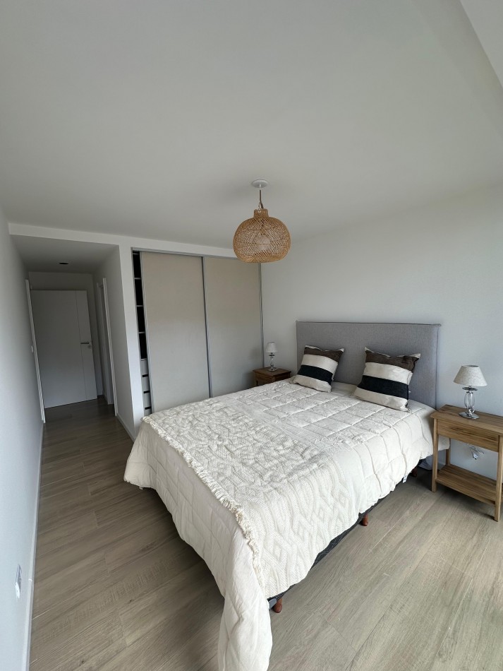 VENTA - DEPTO DOS AMBIENTES - BALCON - VISTA LATERAL AL MAR