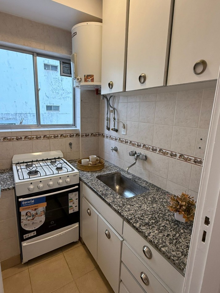 VENTA - DEPTO DOS AMBIENTES - LATERAL - CENTRO