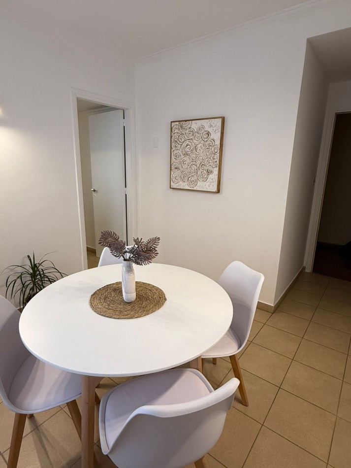 VENTA - DEPTO DOS AMBIENTES - LATERAL - CENTRO