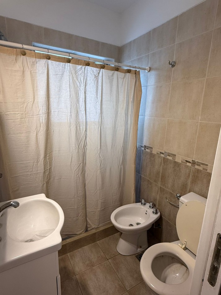 VENTA - DEPTO DOS AMBIENTES - LATERAL - CENTRO