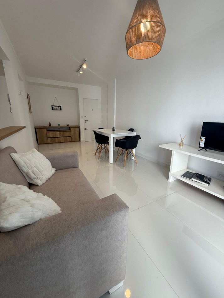 VENTA - DEPTO TRES AMBIENTES - DOS BALCONES - COCHERA 