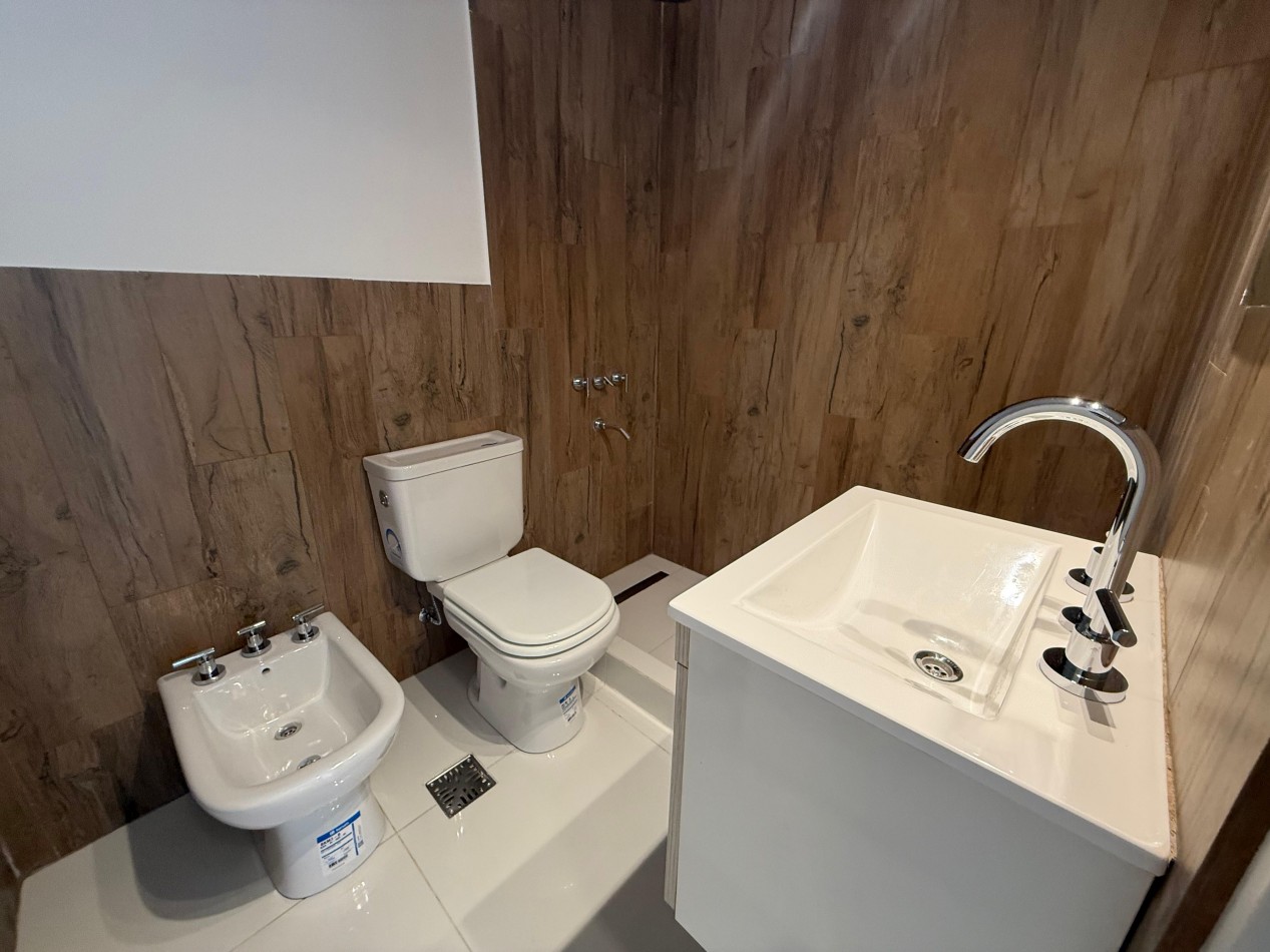 VENTA - DEPTO TRES AMBIENTES - DOS BALCONES - COCHERA 