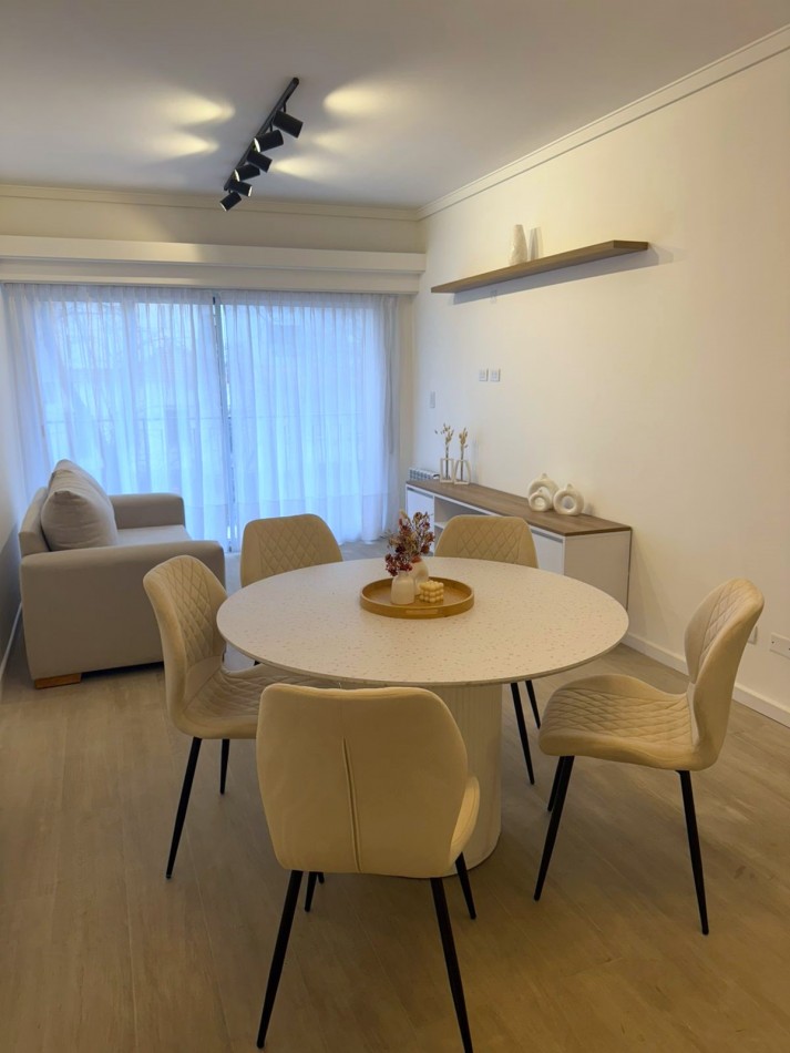 VENTA - DEPTO TRES AMBIENTES - FRENTE - BALCON