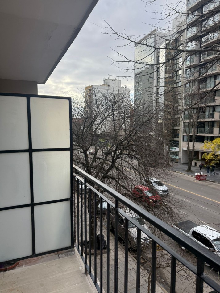 VENTA - DEPTO TRES AMBIENTES - FRENTE - BALCON
