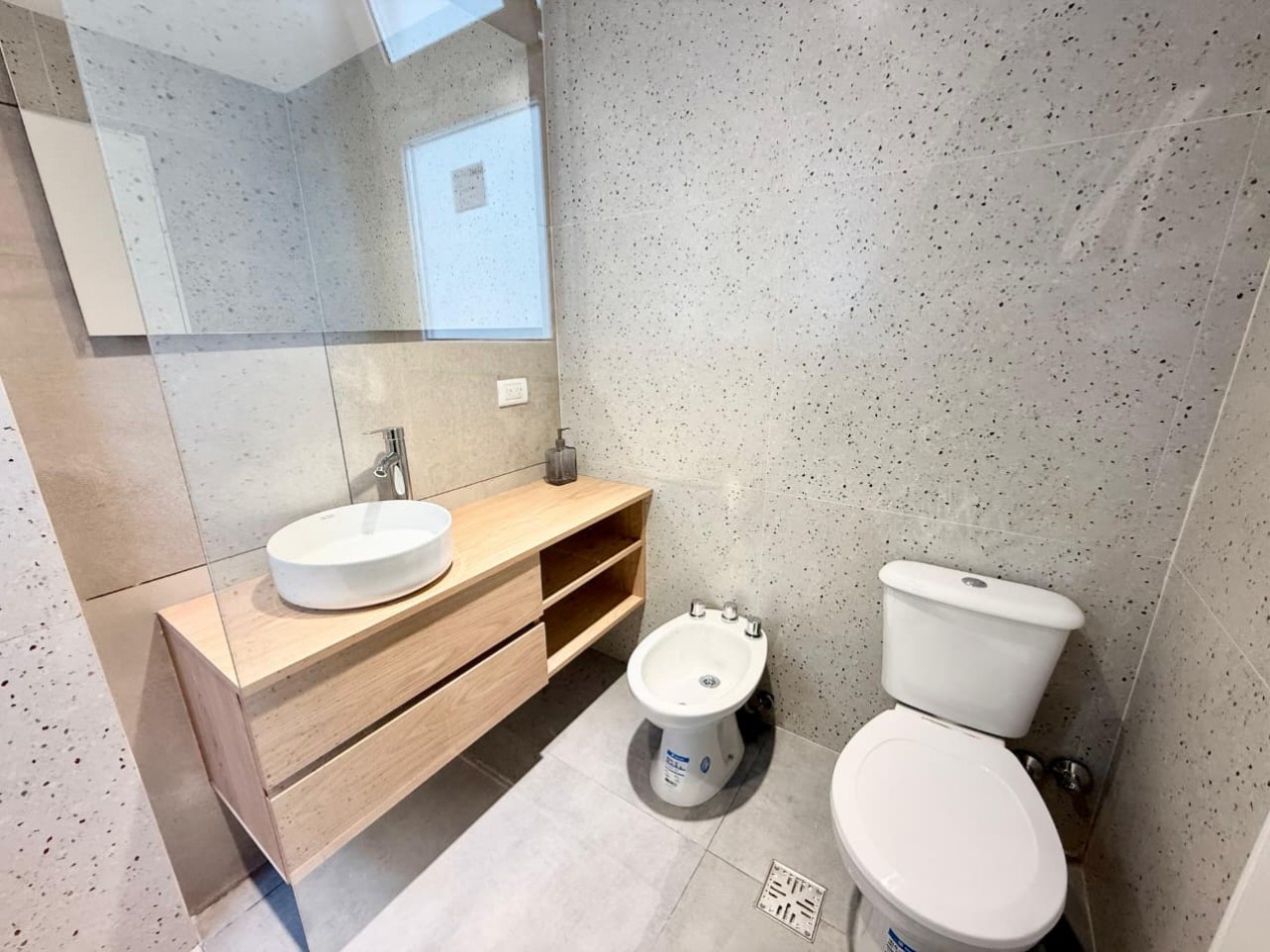 EN VENTA DEPARTAMENTO DOS AMBIENTES A LA CALLE