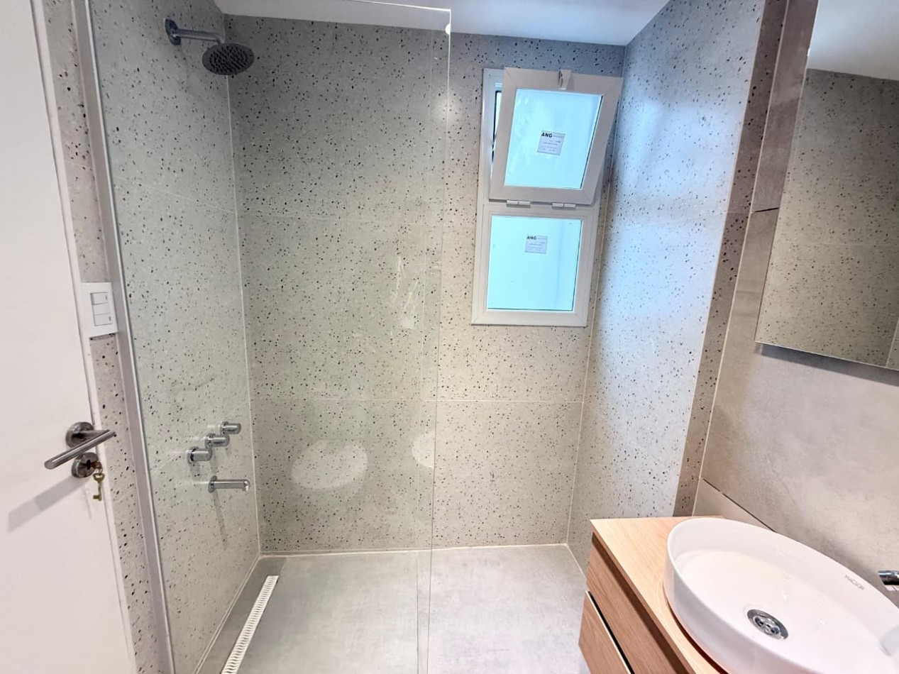 EN VENTA DEPARTAMENTO DOS AMBIENTES A LA CALLE