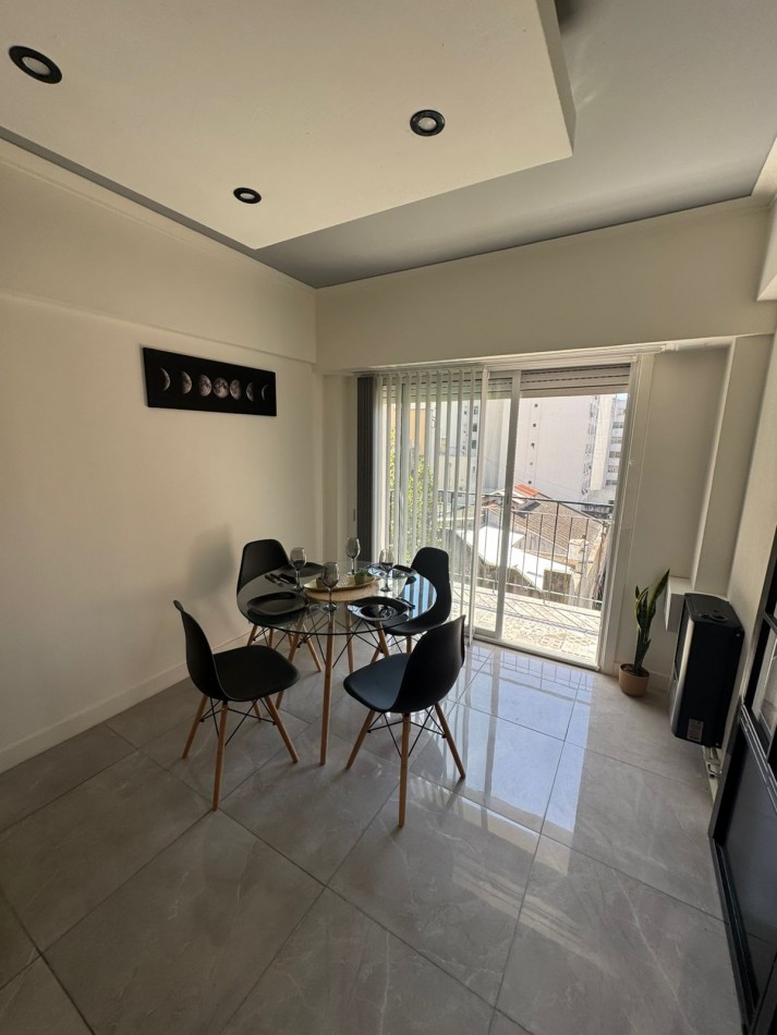 VENTA - DEPTO TRES AMBIENTES - FRENTE - BALCON