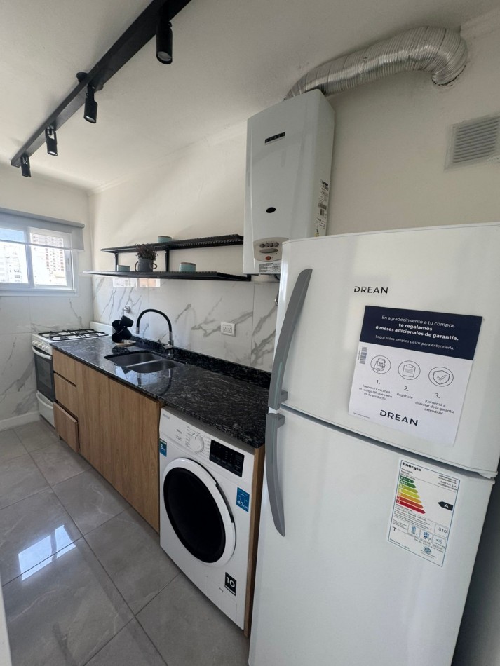 VENTA - DEPTO TRES AMBIENTES - FRENTE - BALCON
